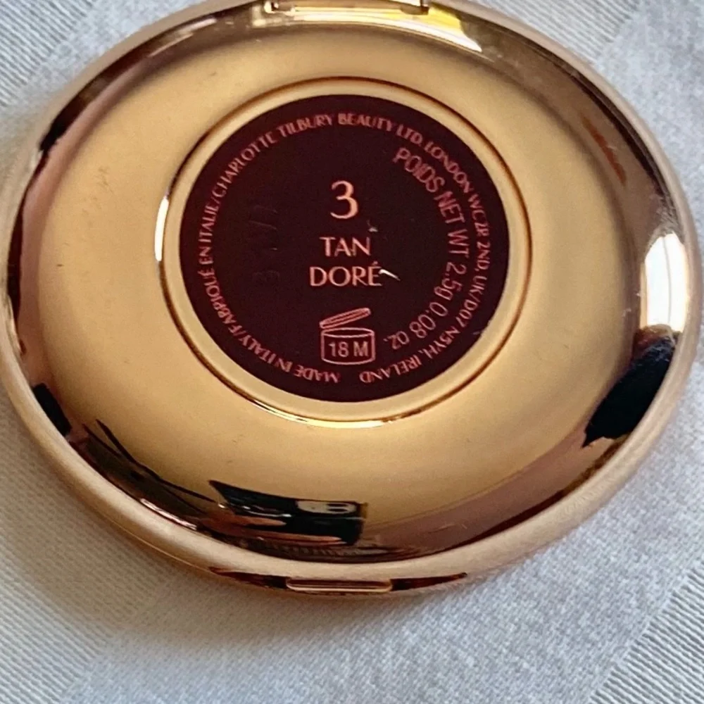 Charlotte undereye, conceals and smooths